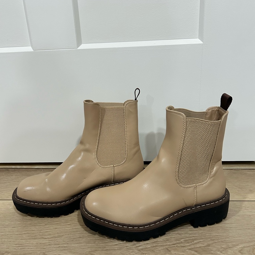 tan leather casual boot size 6.5